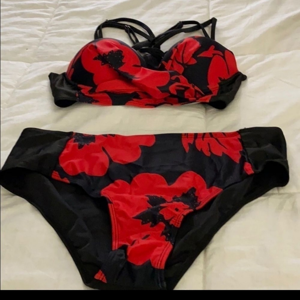 NWOT 2-piece swimsuit floral/black size large